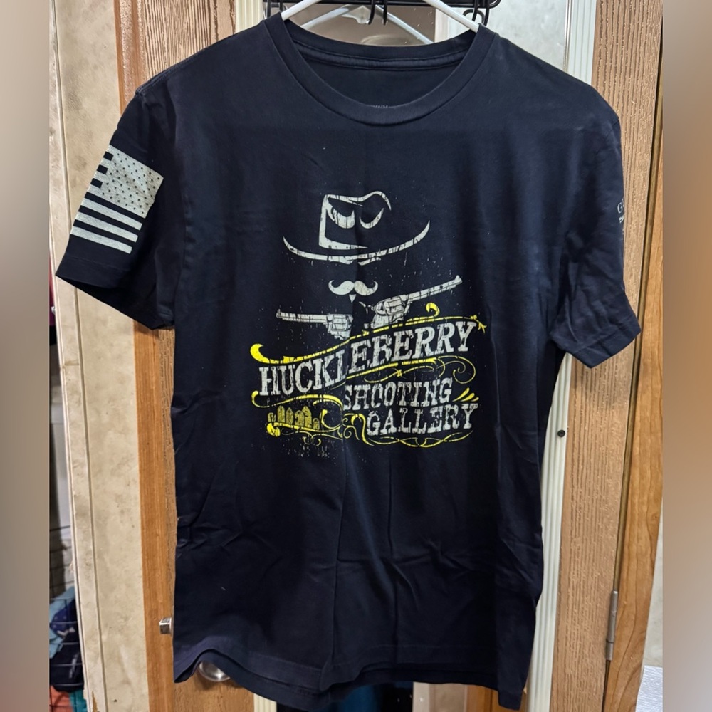 Grunt Style “Huckleberry Shooting Gallery” Tee — Men’s Medium